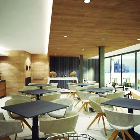 Hotel Nakar 4*